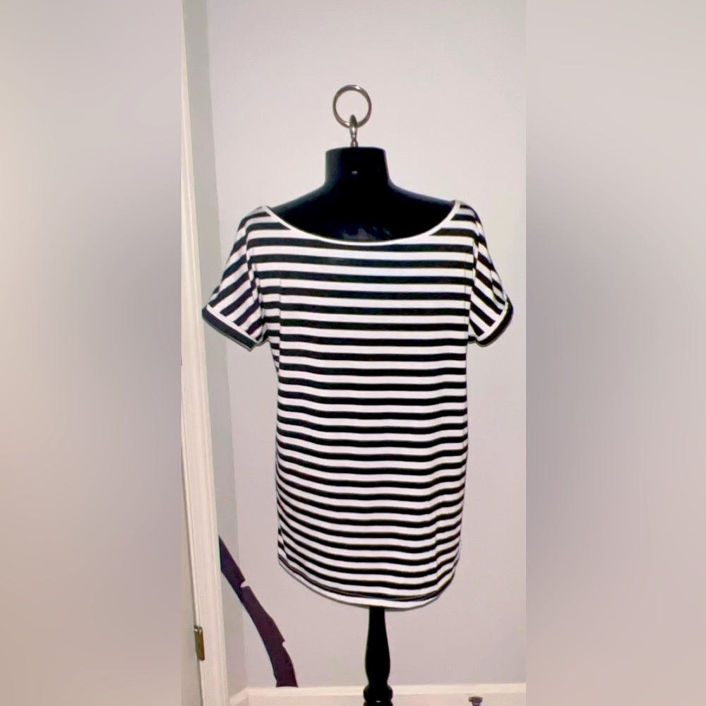 Black and white dress t-shirt